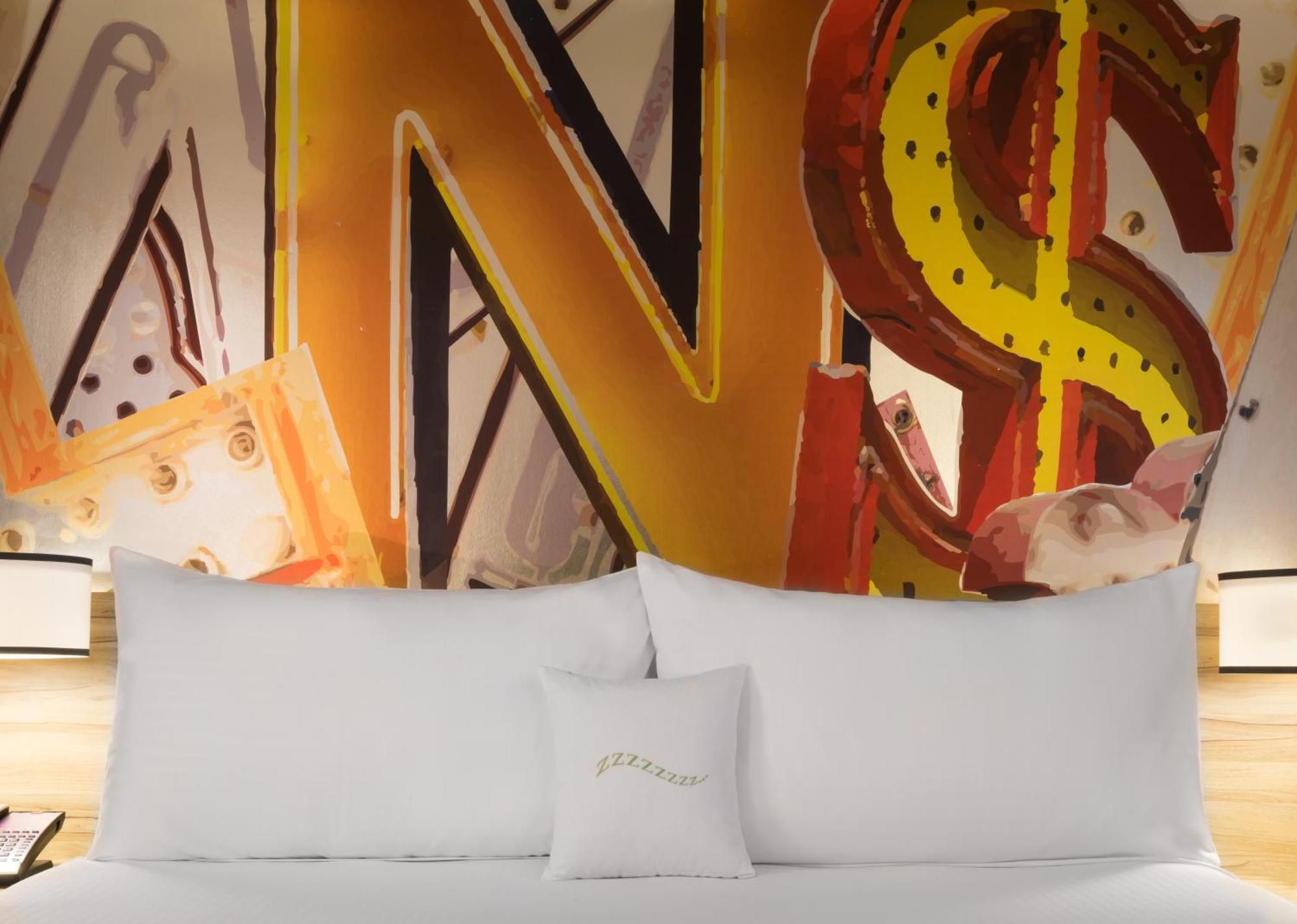 Deluxe Zimmer mit 2 Queensize-Betten, Poolblick, Nichtraucher – Distrikt 3