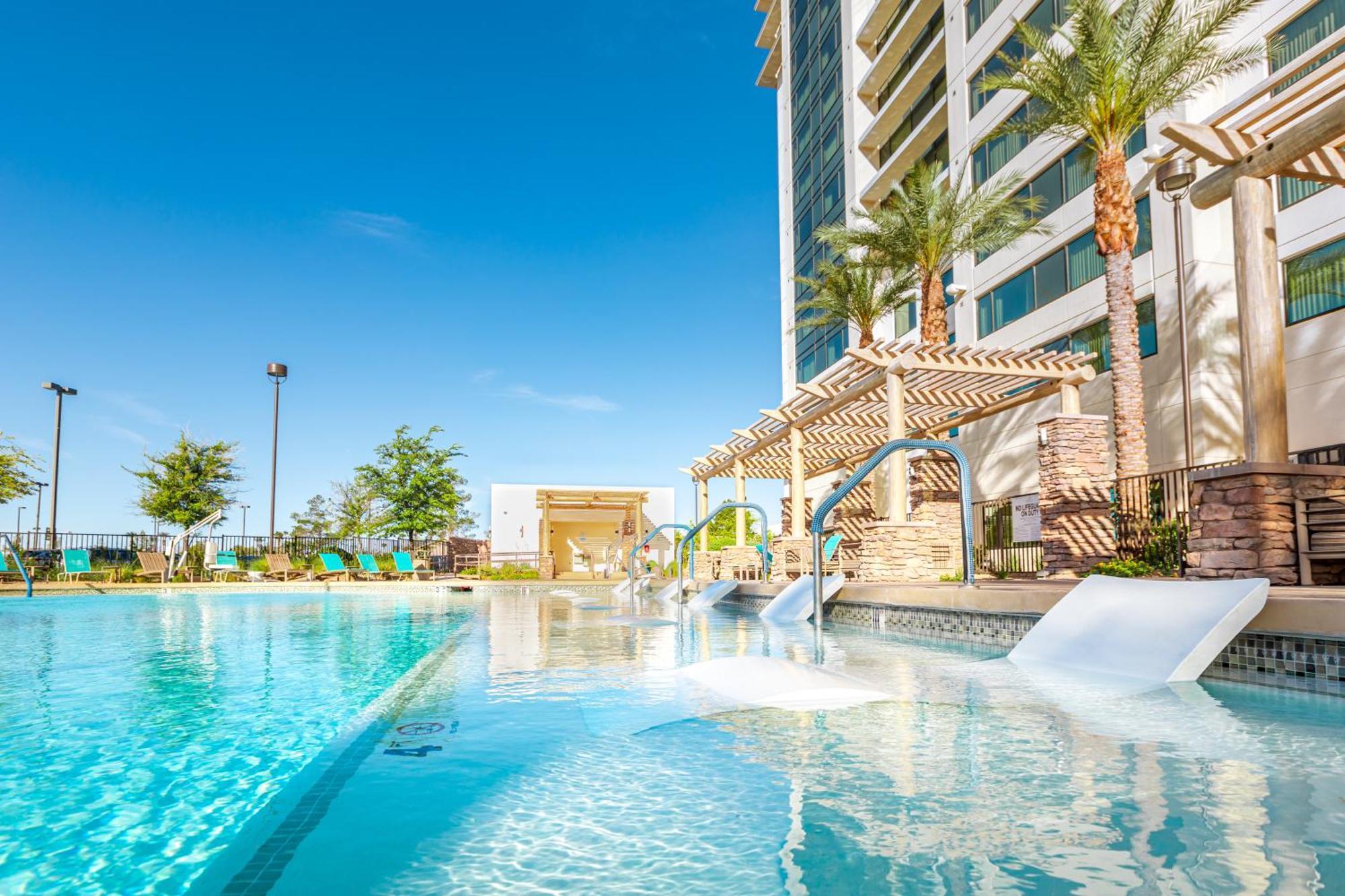 King Suite Pool View
