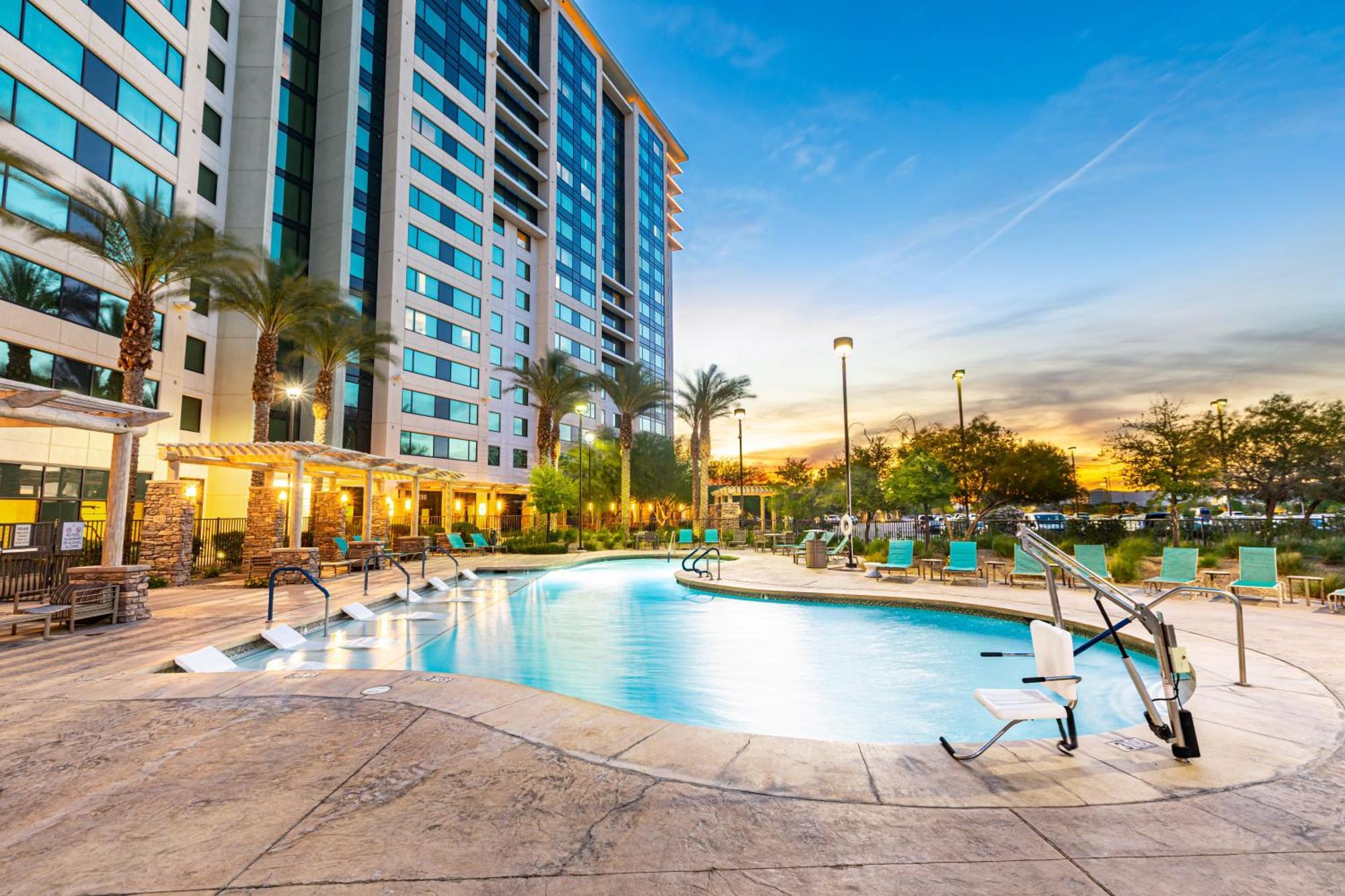 King Suite Pool View
